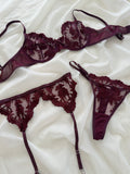 Set Siena con Bordados Florales en Tono Burdeos con Liguero Ajustable