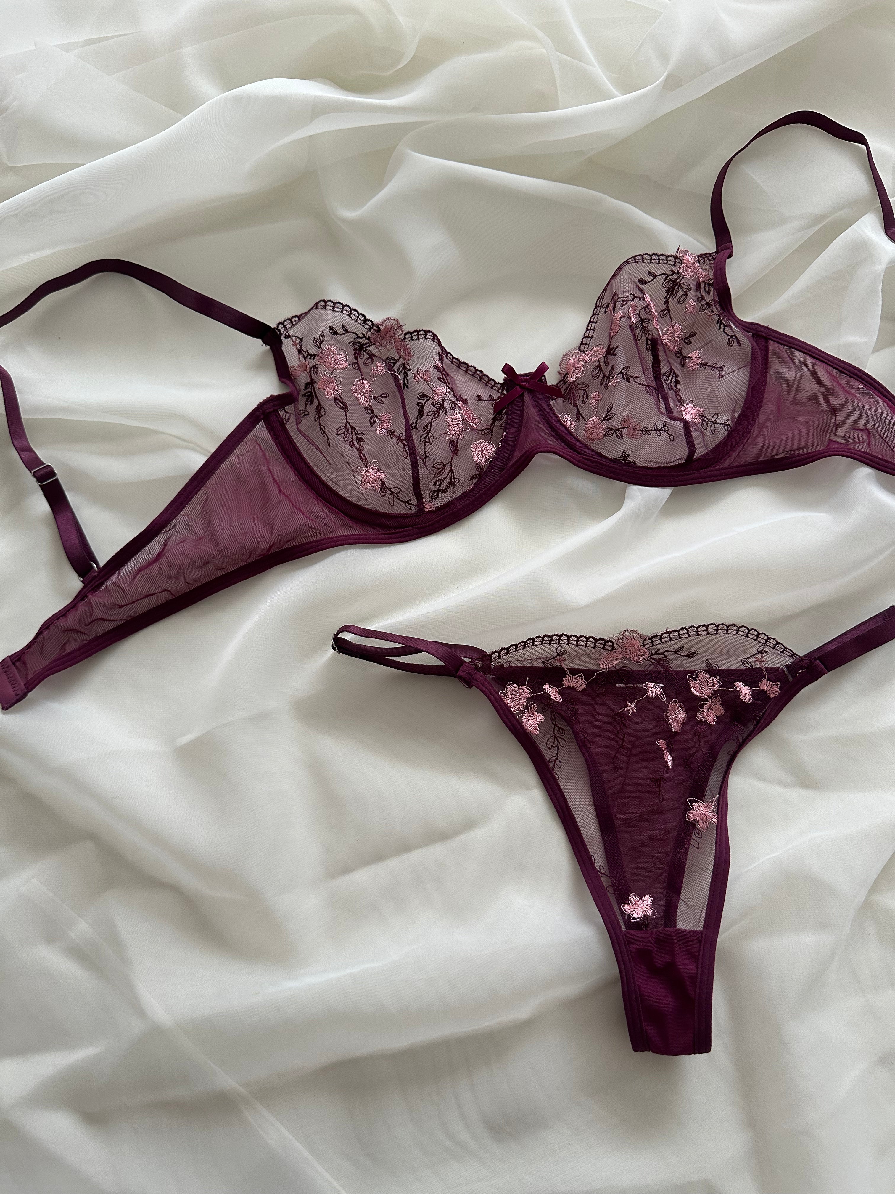 Set Burdeos en Tul Vinotinto con Bordado Floral