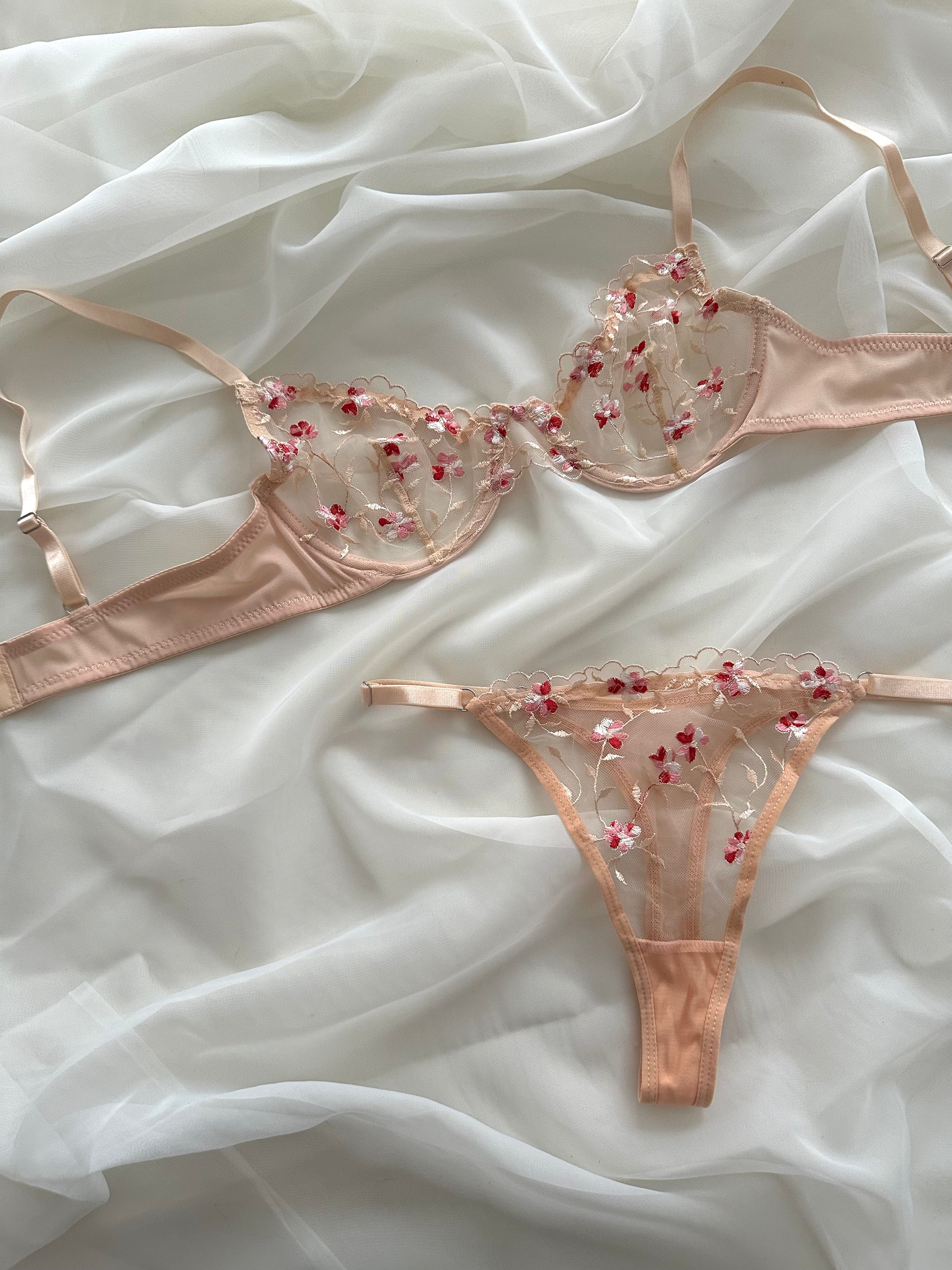 Set Sevilla en Tul Transparente con Bordado Floral